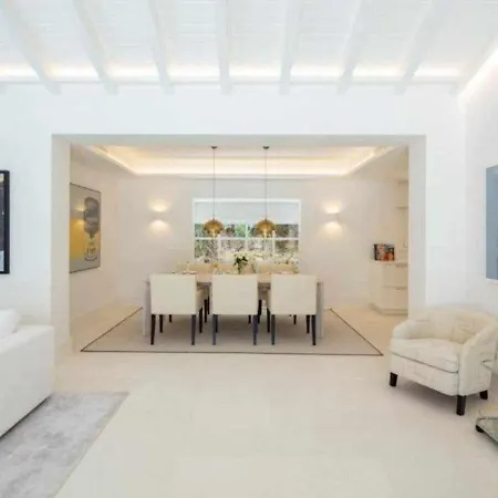 Chalet En Los Naranjos Malaga Villa