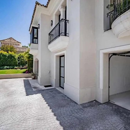 Chalet En Los Naranjos Malaga * Marbella