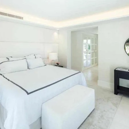 Chalet En Los Naranjos Malaga *