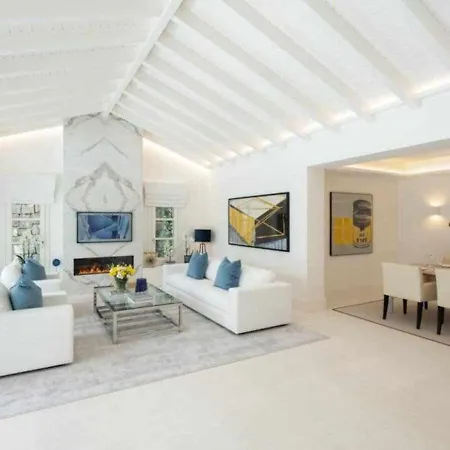 Villa Chalet En Los Naranjos Malaga