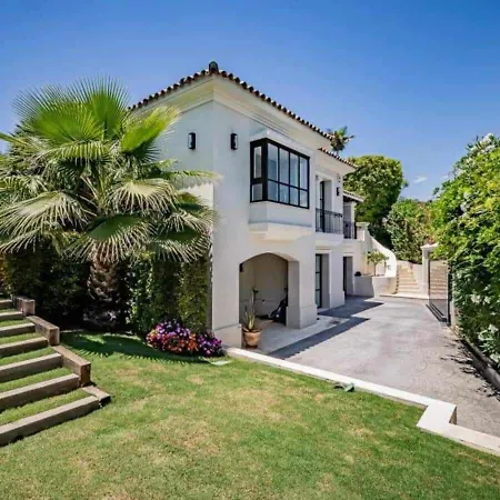 Chalet En Los Naranjos Malaga Villa